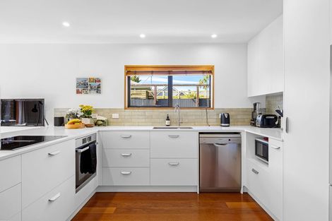 Photo of property in 84 Palatine Terrace, Saint Martins, Christchurch, 8022