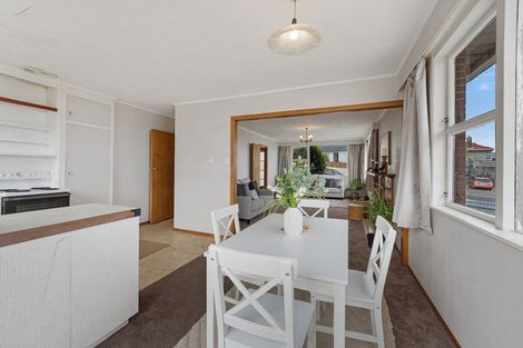 Photo of property in 3 Paynters Avenue, Strandon, New Plymouth, 4312