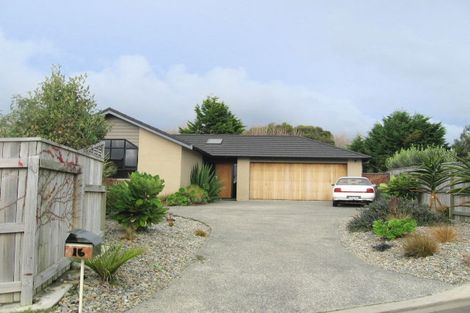 Photo of property in 16 Regent Drive, Paraparaumu Beach, Paraparaumu, 5032