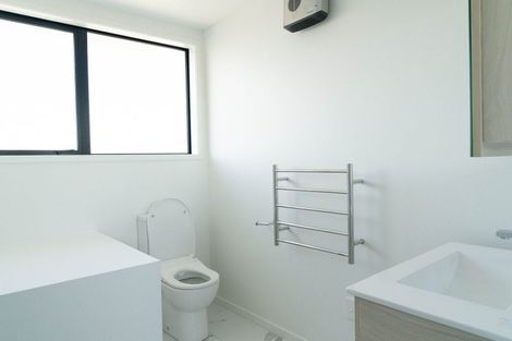 Photo of property in 3/21 Karamu Street, Te Atatu Peninsula, Auckland, 0610