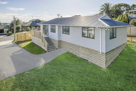 Photo of property in 18 St James Avenue, Helensville, 0800