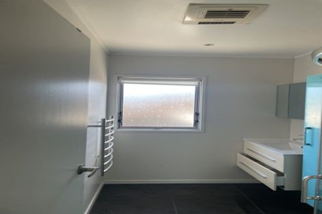 Photo of property in 2/33 Halberg Street, Glenfield, Auckland, 0629