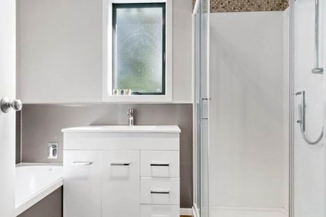 Photo of property in 36 Thornlow Street, Glendene, Auckland, 0602