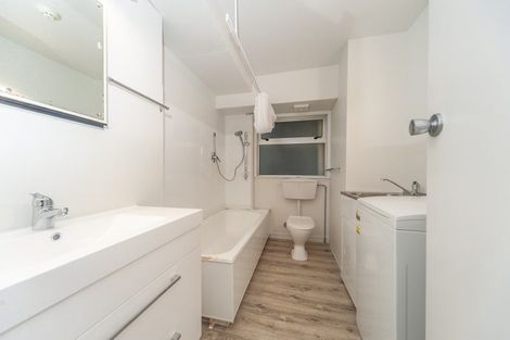 Photo of property in Jerningham Apartments, 20 Oriental Terrace, Oriental Bay, Wellington, 6011