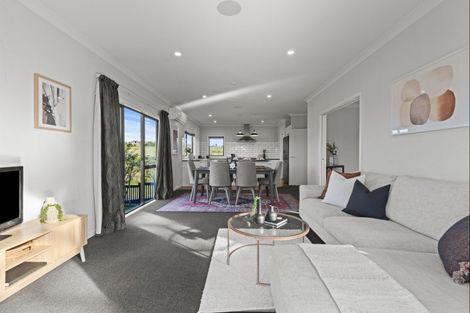 Photo of property in 1 Vaucluse Heights, Fitzherbert, Palmerston North, 4410