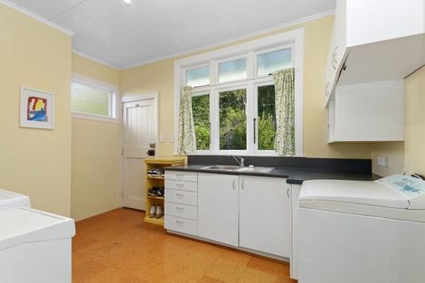 Photo of property in 29 Wadestown Road, Wadestown, Wellington, 6012