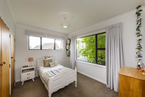 Photo of property in 12 Innes Place, Roslyn, Palmerston North, 4414