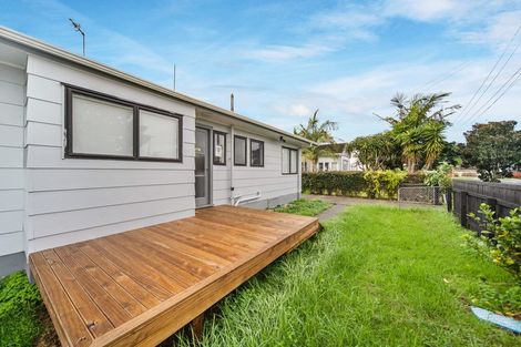 Photo of property in 2/13 John Street, Mangere East, Auckland, 2024