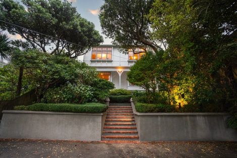 Photo of property in 42 Central Terrace, Kelburn, Wellington, 6012