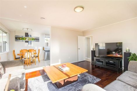 Photo of property in 17 Fairdale Place, Birkdale, Auckland, 0626