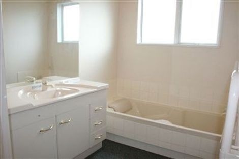 Photo of property in 4a Roche Avenue, Upper Riccarton, Christchurch, 8041