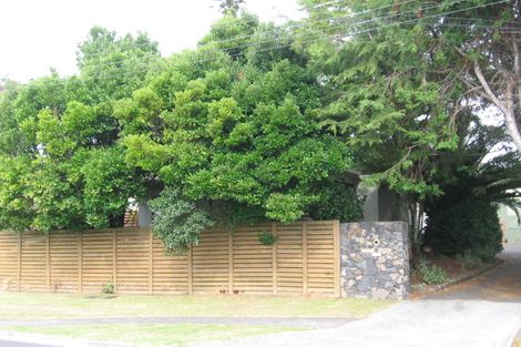 Photo of property in 74 Derwent Crescent, Titirangi, Auckland, 0604