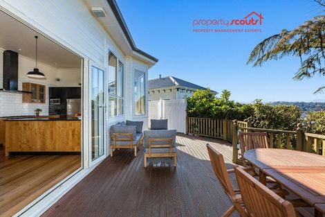 Photo of property in 105 Kelburn Parade, Kelburn, Wellington, 6012