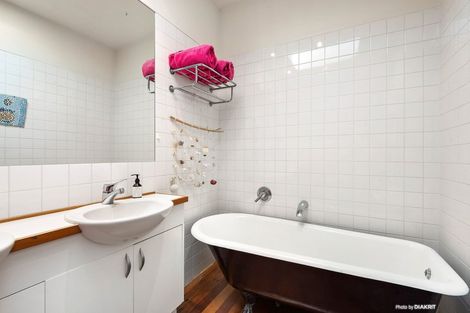 Photo of property in 18 Creswick Terrace, Northland, Wellington, 6012