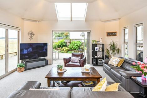 Photo of property in 53 Keywella Drive, Conifer Grove, Takanini, 2112