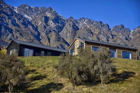 Photo of property in 7 Rabbiters Crescent, Jacks Point, Queenstown, 9371