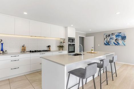 Photo of property in 13 Dida Park Drive, Kumeu, 0810