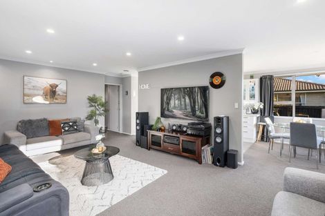 Photo of property in 8 Glen Place, Parklands, Christchurch, 8083
