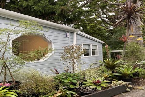 Photo of property in 60 Kauri Point Road, Laingholm, Auckland, 0604