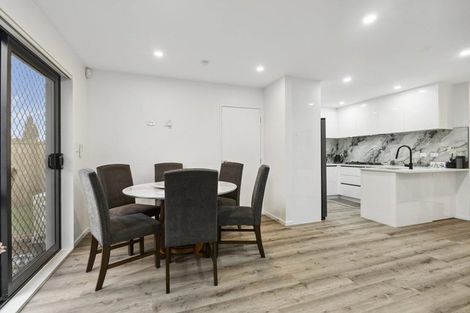 Photo of property in 43f Beach Road, Pahurehure, 2113