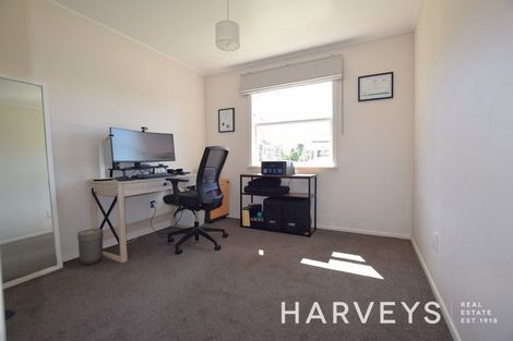 Photo of property in 11 Silver Birch Rise, Henderson, Auckland, 0612
