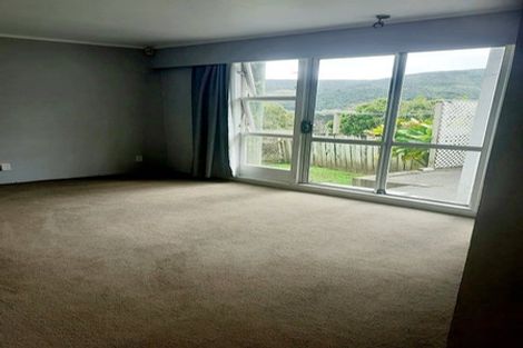 Photo of property in 32 Castle Crescent, Stokes Valley, Lower Hutt, 5019