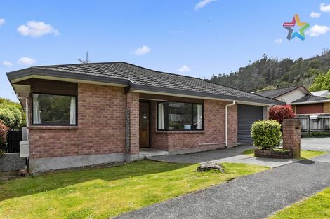 Photo of property in 1/33 Manuka Street, Stokes Valley, Lower Hutt, 5019