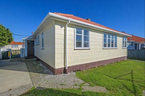 Photo of property in 18 Goldsmith Crescent, Levin, 5510