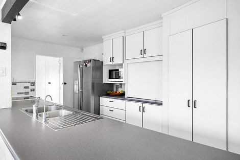 Photo of property in 14 Winstone Place, Highlands Park, New Plymouth, 4312