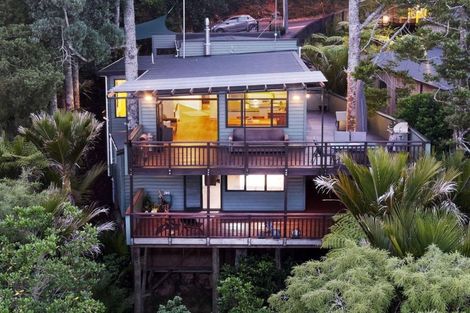 Photo of property in 66 Otitori Bay Road, Titirangi, Auckland, 0604