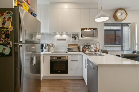 Photo of property in 75 Morihana Close, Glen Eden, 0602