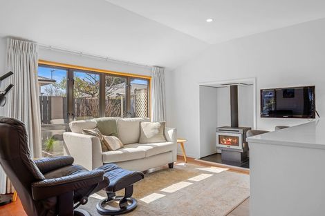 Photo of property in 84 Palatine Terrace, Saint Martins, Christchurch, 8022