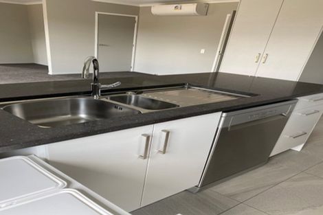 Photo of property in 4 Genoa Place, Whitby, Porirua, 5024