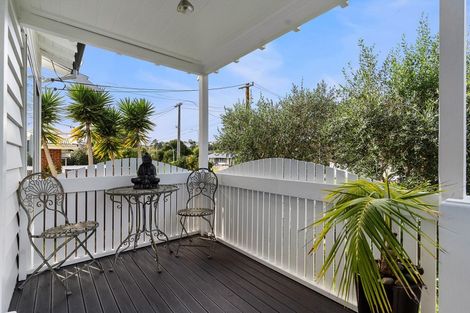 Photo of property in 19 Brook Street, Milford, Auckland, 0620