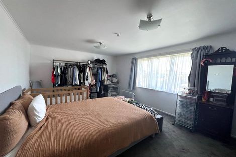 Photo of property in 22 Kenmore Street, Newlands, Wellington, 6037