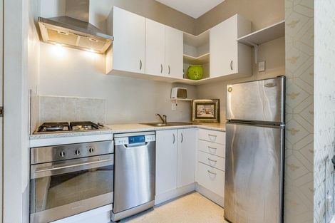 Photo of property in 19 Royal Street, Berhampore, Wellington, 6023