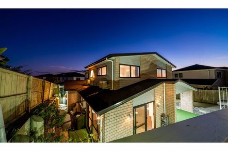 Photo of property in 14 Kereru Rise, Papakura, 2110
