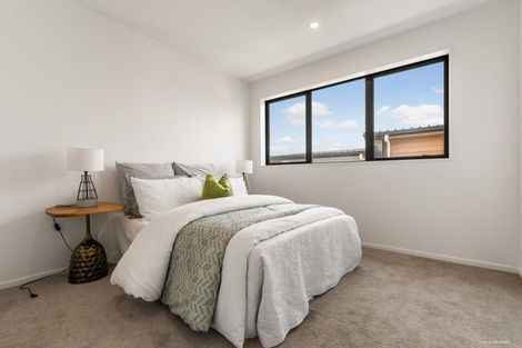 Photo of property in 5/145 Carlisle Road, Northcross, Auckland, 0632