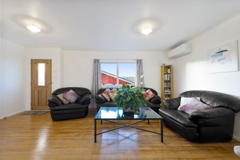 Photo of property in 21 Arlette Place, Massey, Auckland, 0614