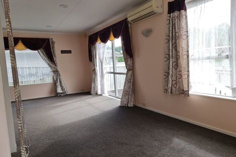 Photo of property in 201d Newlands Road, Newlands, Wellington, 6037