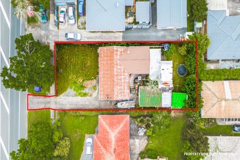 Photo of property in 105 Henderson Valley Road, Henderson, Auckland, 0612