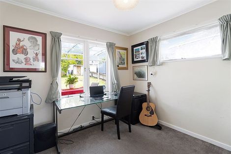 Photo of property in 42 Tiroroa Avenue, Te Atatu South, Auckland, 0610