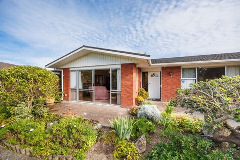 Photo of property in 18 Westhaven Grove, Takaro, Palmerston North, 4412