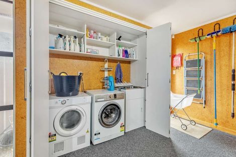 Photo of property in 15 Trump Place, Kelvin Grove, Palmerston North, 4414