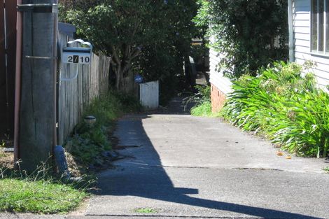 Photo of property in 10 Cron Avenue, Te Atatu South, Auckland, 0610