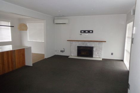 Photo of property in 43 Graham Avenue, Te Atatu Peninsula, Auckland, 0610