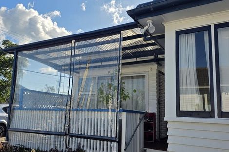 Photo of property in 15 Brains Road, Kelston, Auckland, 0602