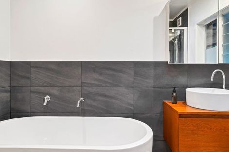 Photo of property in 73 Minnehaha Avenue, Titirangi, Auckland, 0604