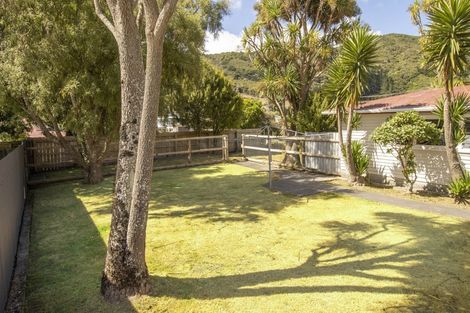 Photo of property in 25 Lees Grove, Wainuiomata, Lower Hutt, 5014