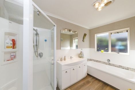 Photo of property in 44 Peter Hall Drive, Kelvin Grove, Palmerston North, 4414